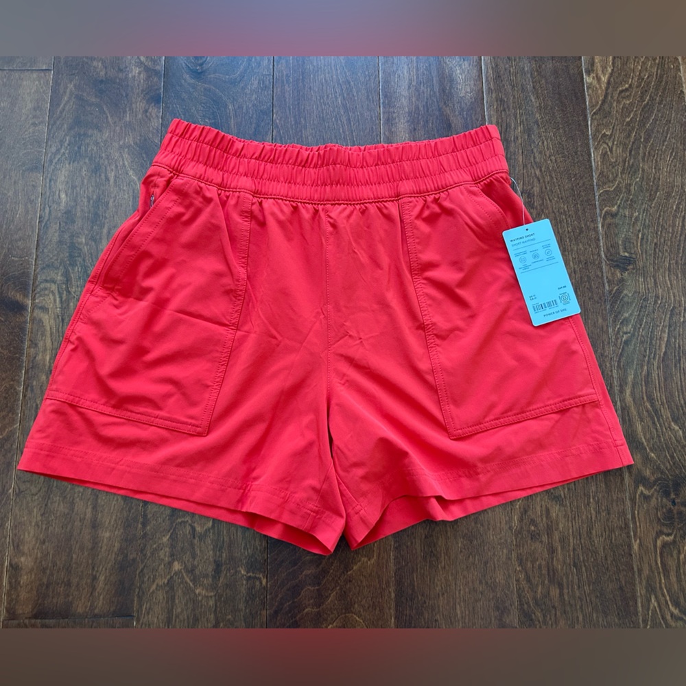 *NWT* Athleta Wayfind Short - Vibrant Red-Orange Color - Size M